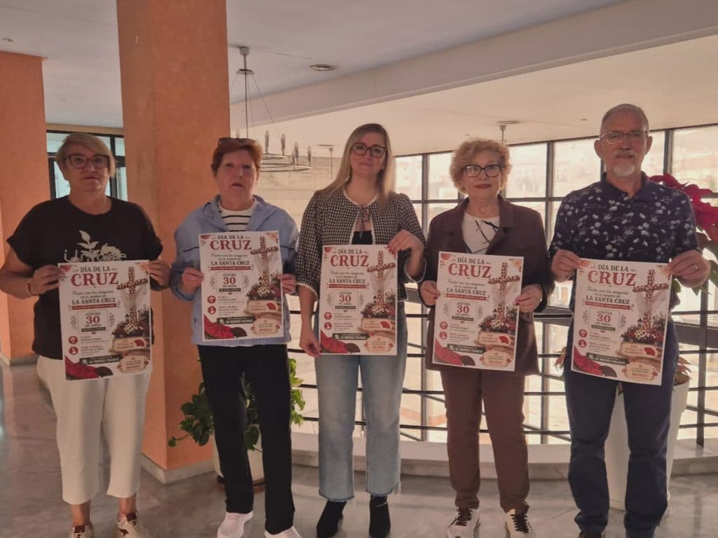 Salobreña reivindica sus raíces en el Día de La Cruz del barrio de La Loma