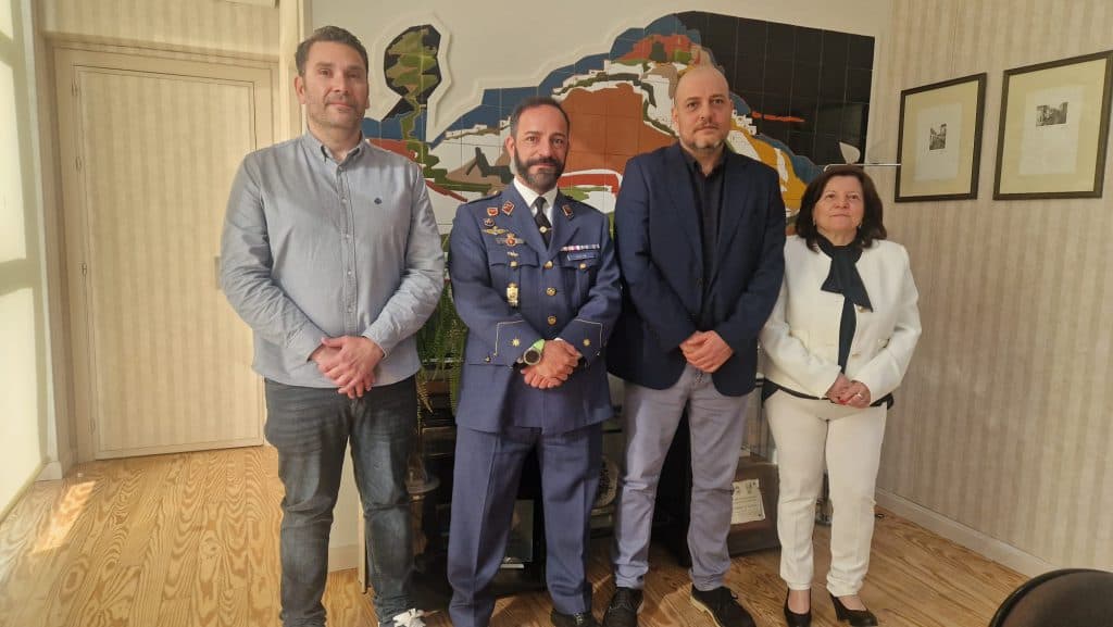 El nuevo Comandante Jefe del EVA9, Sergio Martín, realiza una visita institucional a Salobreña