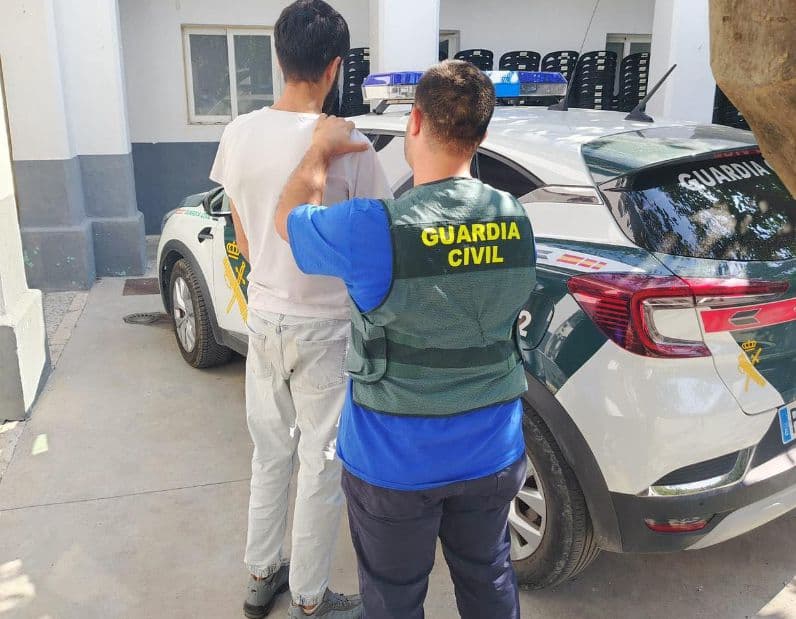 Detienen en Órgiva a un joven por cuatro delitos de robo con fuerza en establecimientos de hostelería