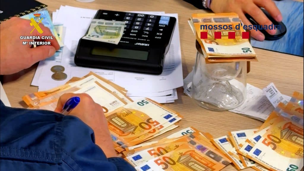 Desarticulada una trama empresarial dedicada a proveer material para plantaciones de marihuana a gran escala