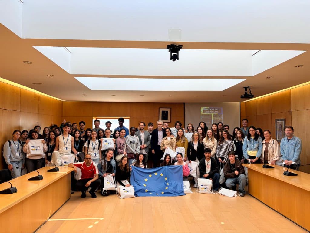 Órgiva celebra el Día de Europa con un hermanamiento entre estudiantes de los IES Alpujarra y Alonso Cano de Dúrcal