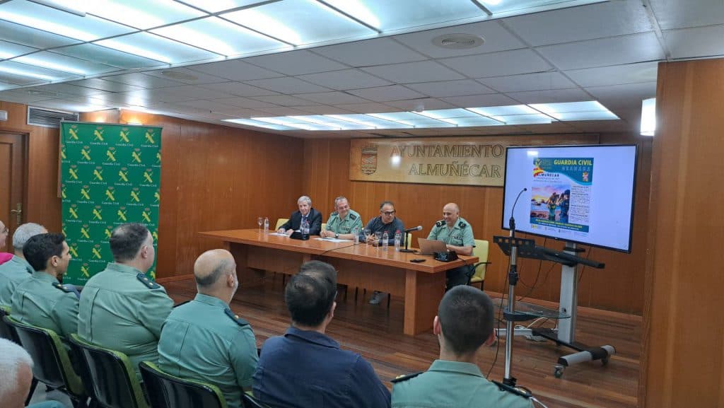 Almuñécar abre con éxito de participación los actos conmemorativos del 182 aniversario de la Guardia Civil