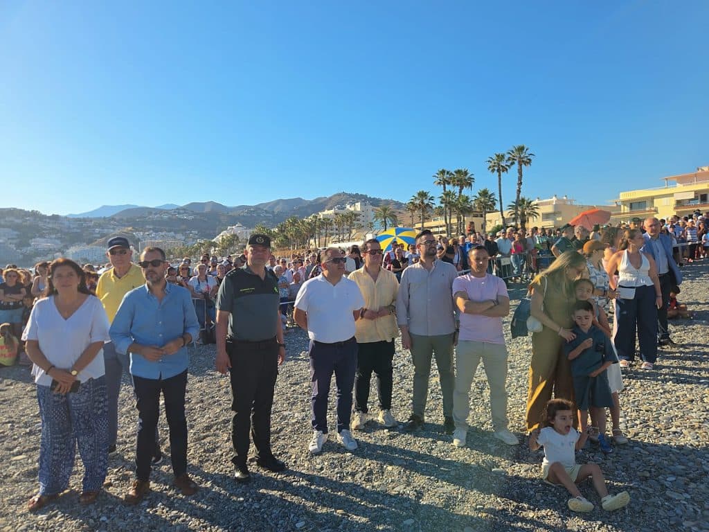 La espectacular exhibición de la Guardia Civil reúne a numeroso público en Almuñécar