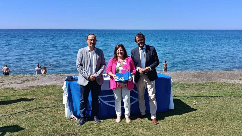 Salobreña renueva la Bandera Azul de la playa de La Guardia