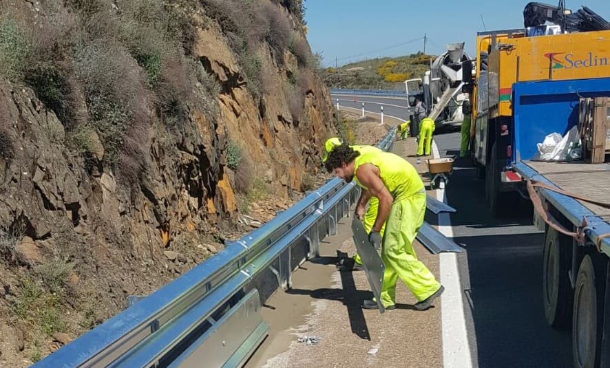 La Junta destina 14 millones a la renovación de la señalización y barreras de las carreteras de Andalucía