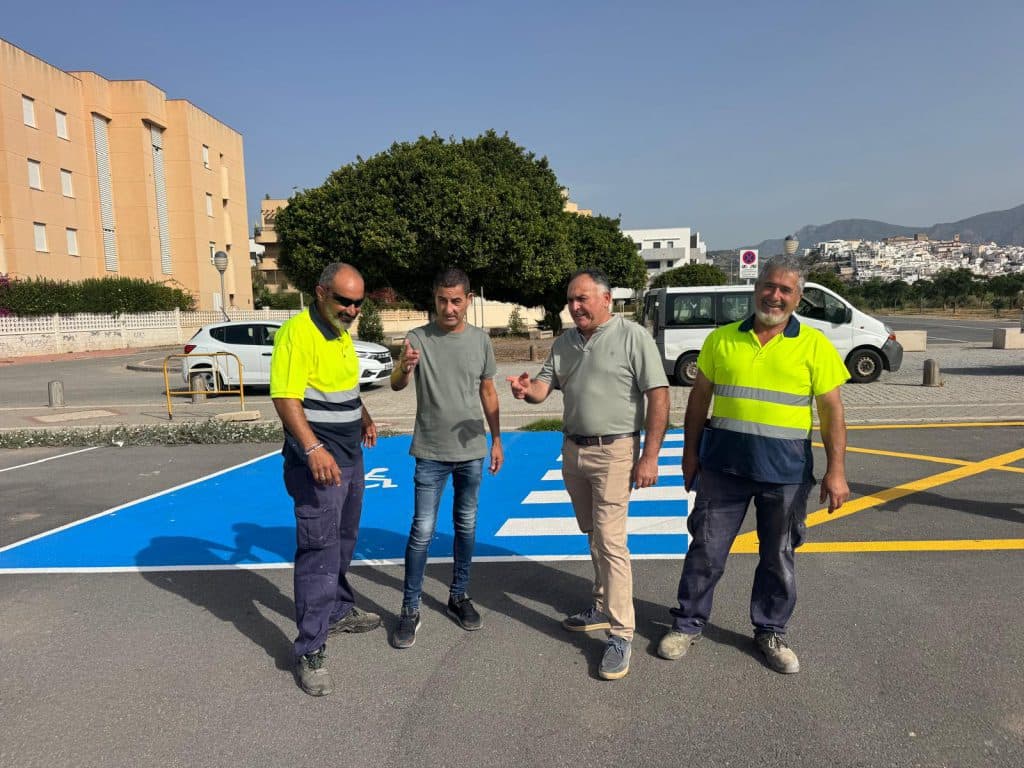 La playa de Salobreña cuenta desde hoy con un nuevo aparcamiento con casi 300 plazas