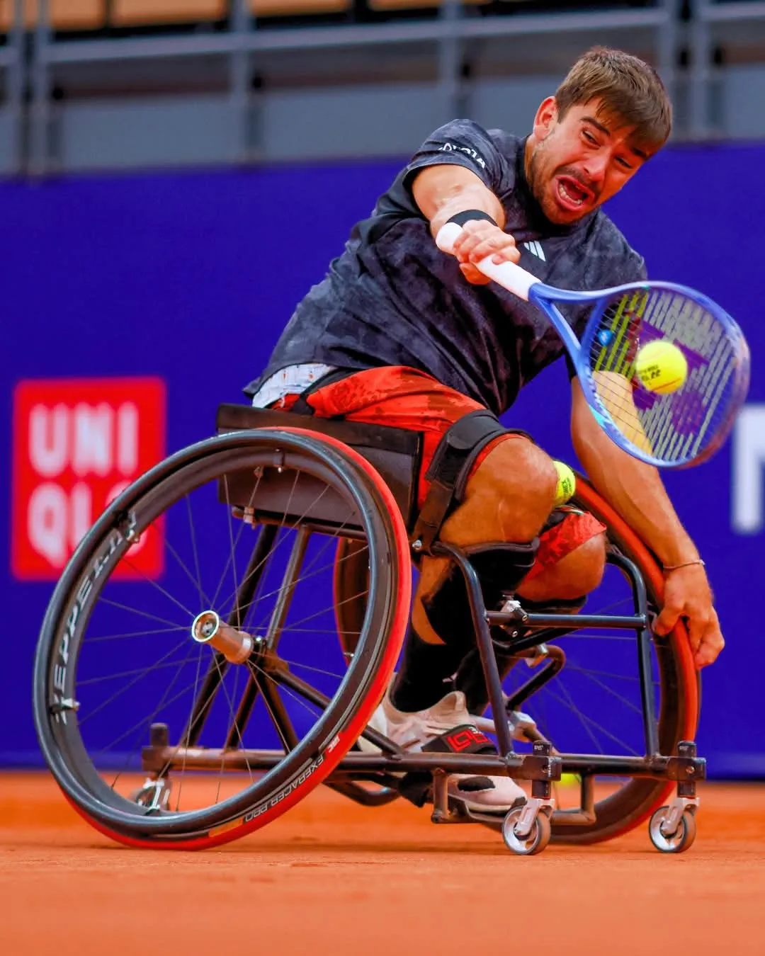 Triunfo internacional en el Abierto de Suiza de tenis en silla de ruedas