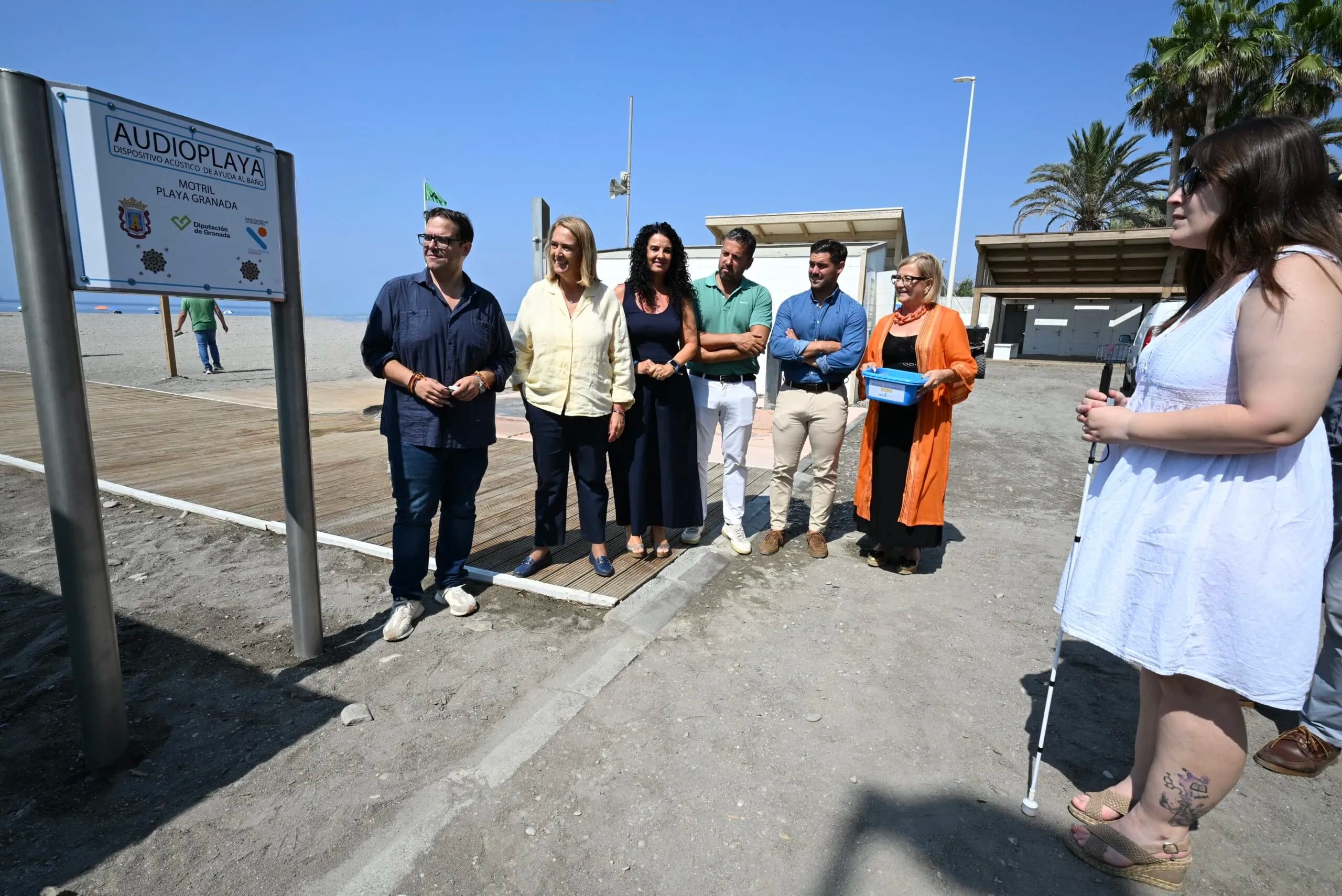 Diputación y Mancomunidad de Municipios de la Costa Tropical financian un sistema inteligente de baño adaptado para personas con discapacidad visual