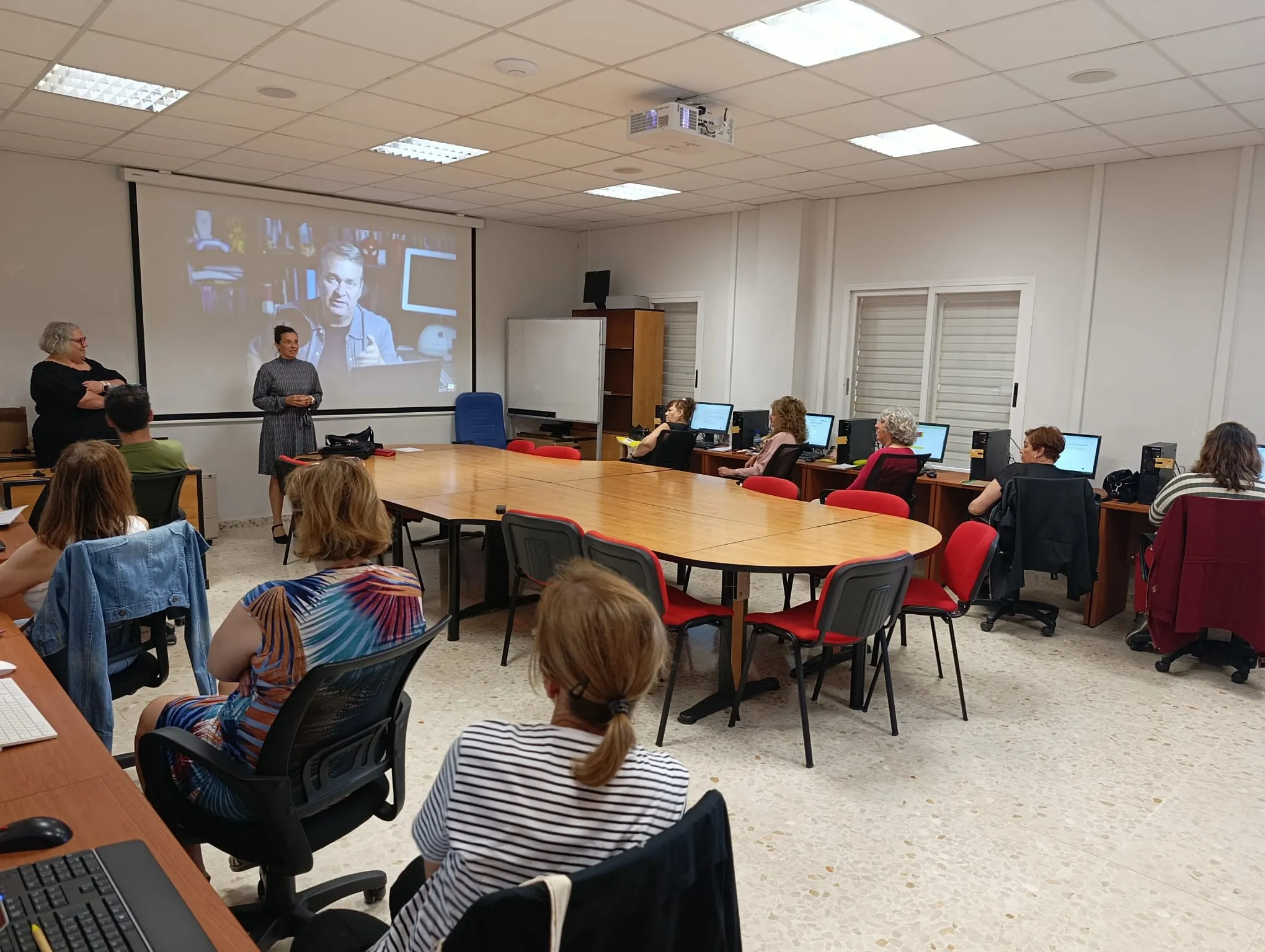 Almuñécar amplía su oferta formativa con seis nuevas especialidades, entre ellas Inteligencia Artificial y Tratamiento de Datos