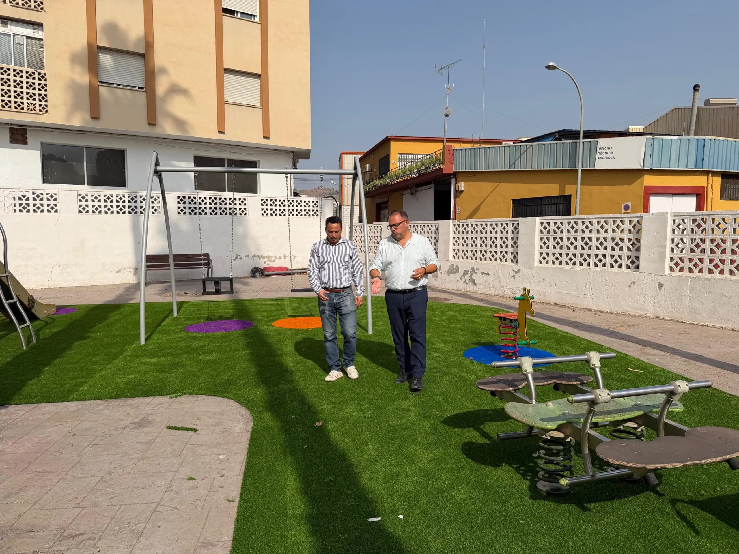 Almuñécar invierte cerca de 40.000 euros en la mejora de tres parques infantiles para «reforzar la seguridad y el ocio de los más pequeños»