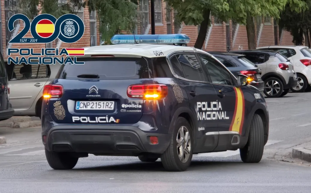 La Policía Nacional detiene en Granada a una mujer que estaba vendiendo hachís y cocaína
