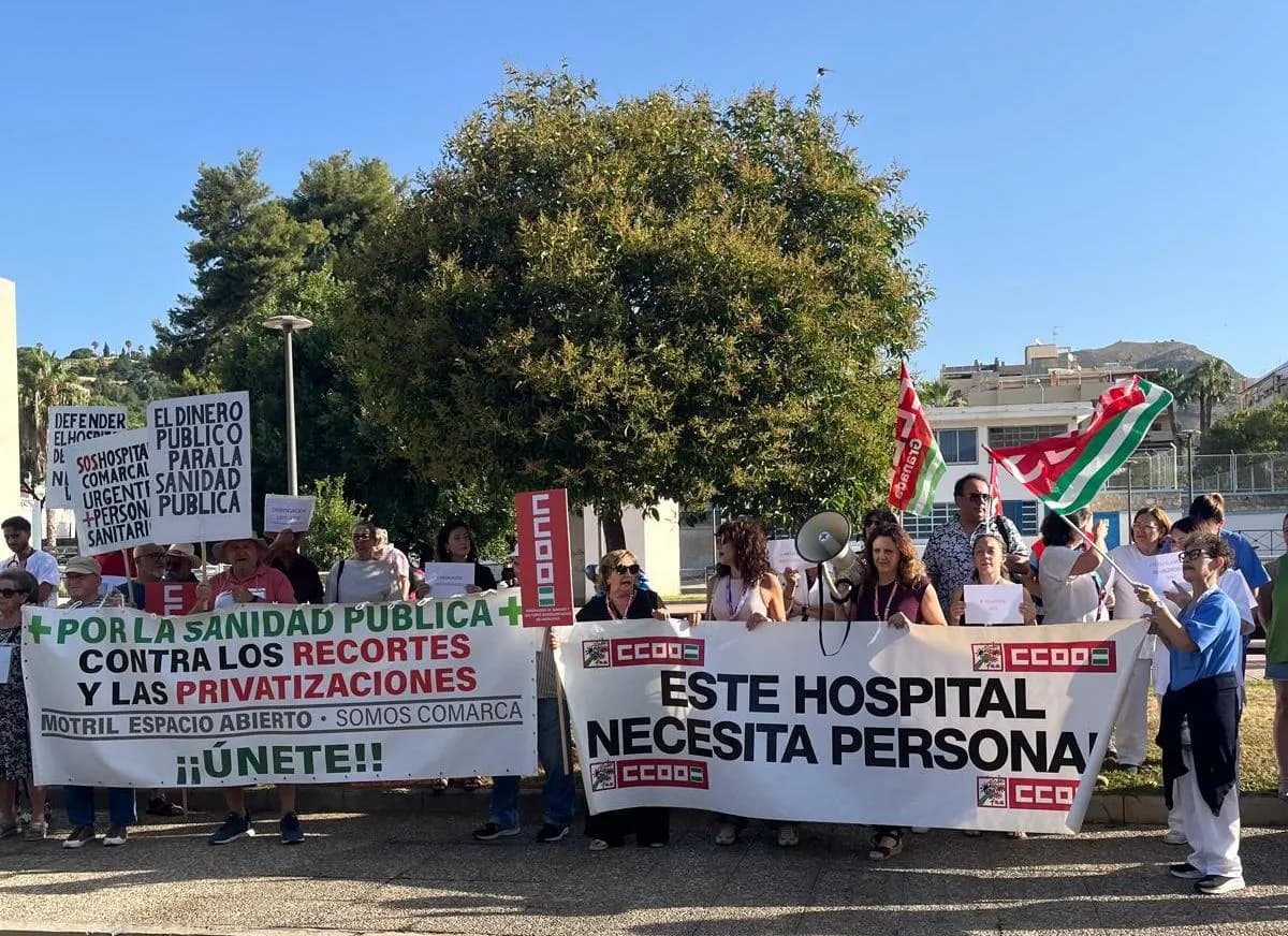 CCOO se concentra en el Hospital de Motril para pedir a la Junta más contrataciones
