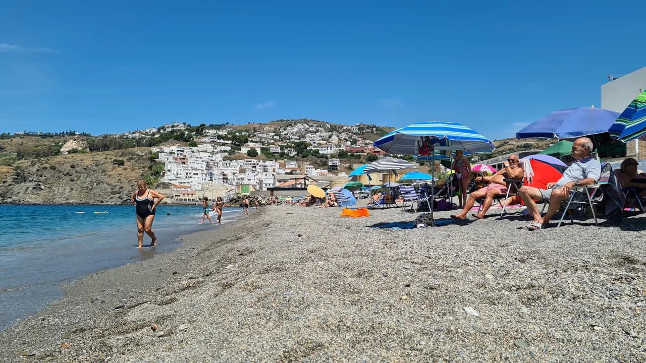 Fallece un hombre de 85 años en la playa de La Guardia en Salobreña