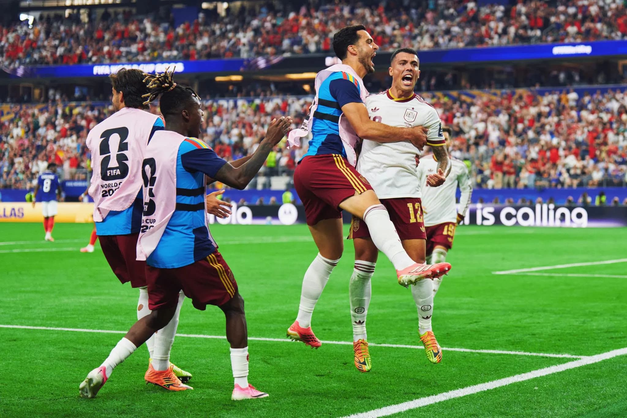 España busca su segunda estrella 16 años después, en una apasionante final frente a Argentina