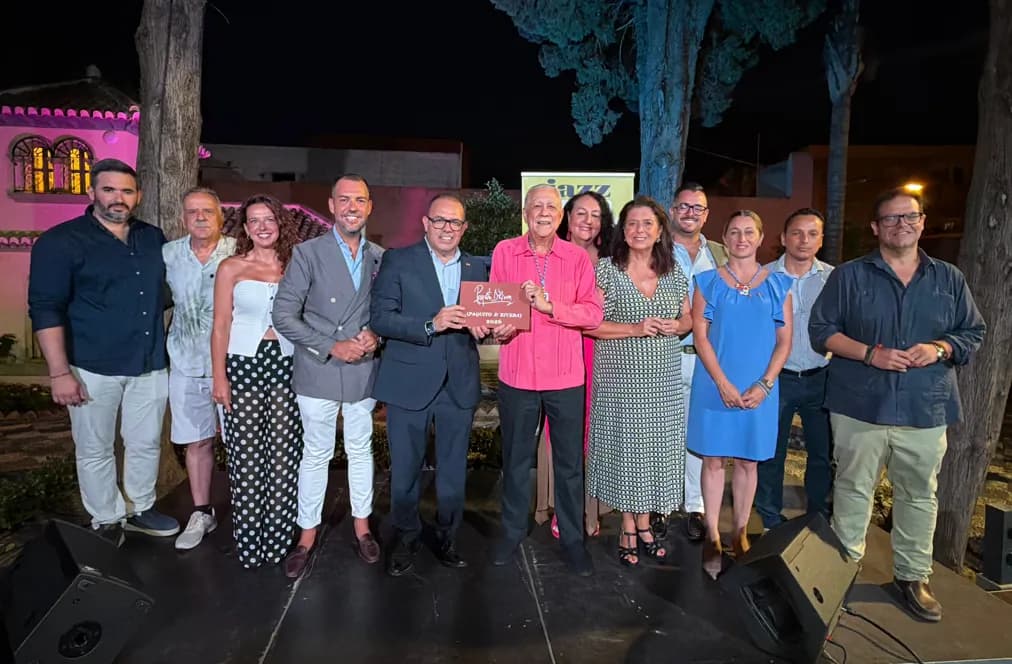 Paquito D’Rivera recibe la Medalla de Oro del Festival Jazz en la Costa y deja su huella para siempre en el Boulevard del Jazz de Almuñécar