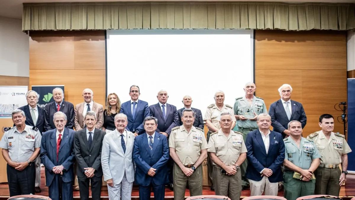 El teniente general almeriense Antonio Cabrerizo, premiado por un artículo publicado en La Voz de Almería