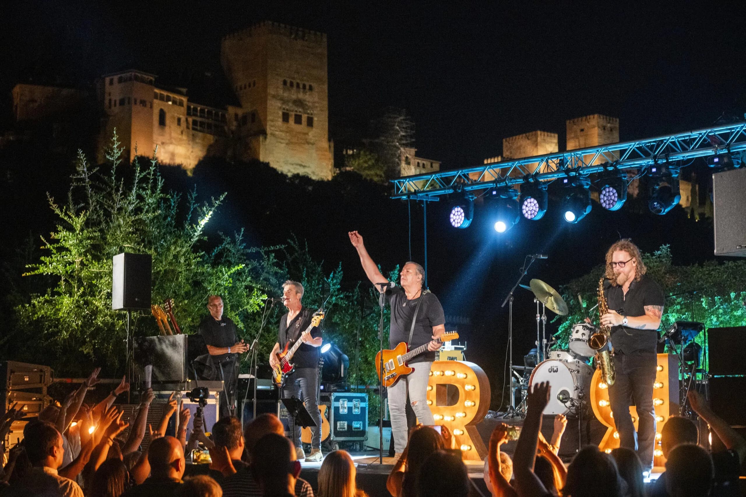 Revolver regresa al origen en una noche de rock y memoria en el Palacio de los Córdova