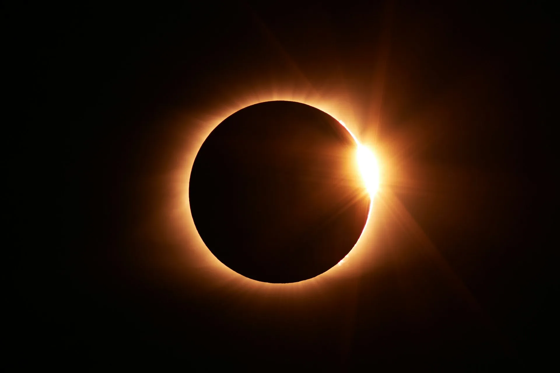 La Policía Nacional despliega unos 9.400 agentes para garantizar la seguridad de los asistentes al eclipse solar