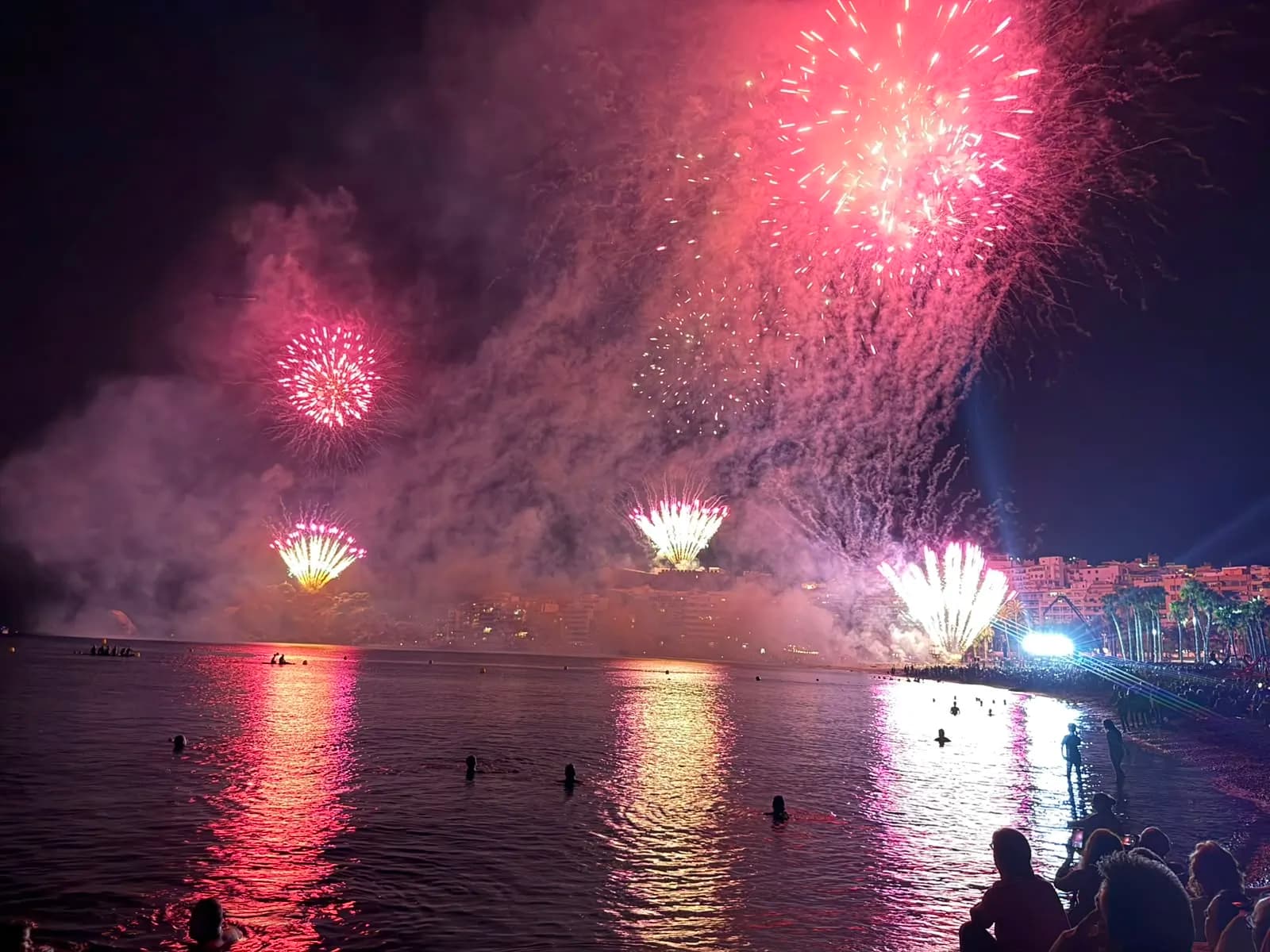 Más de 100.000 personas despiden las Fiestas Patronales de Almuñécar «con el mayor piromusical de Andalucía»: ‘Reflejos de un Sueño’