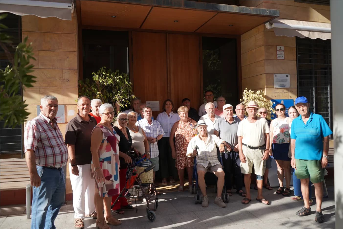 Menmi Sáez exige la apertura del centro de mayores de la zona norte y denuncia «el abandono institucional de los vecinos»