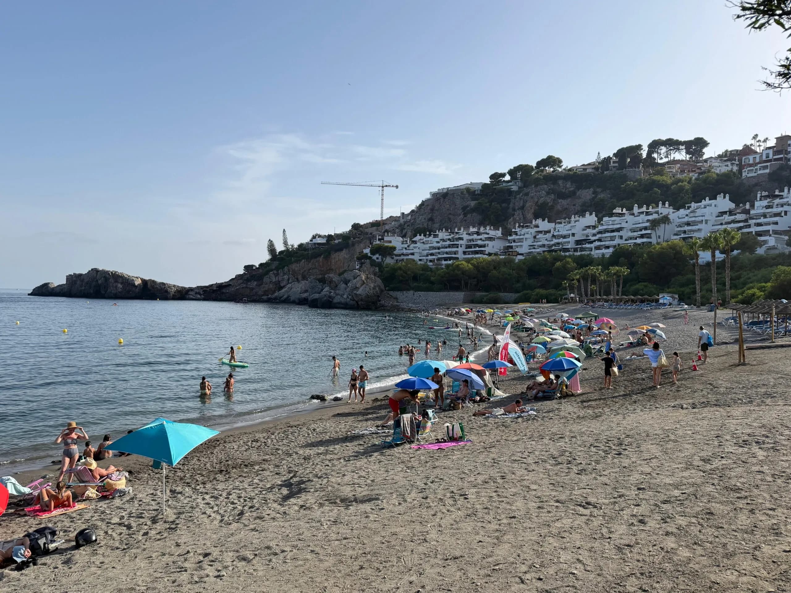 Las playas de Almuñécar y La Herradura «mantienen una excelente calidad de sus aguas» durante la primera quincena de agosto