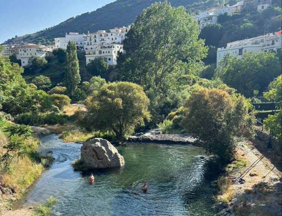 Ayuntamiento de Trevélez: «Que todo el mundo salga de la poza. Nos han avisado de que viene una tromba de agua»
