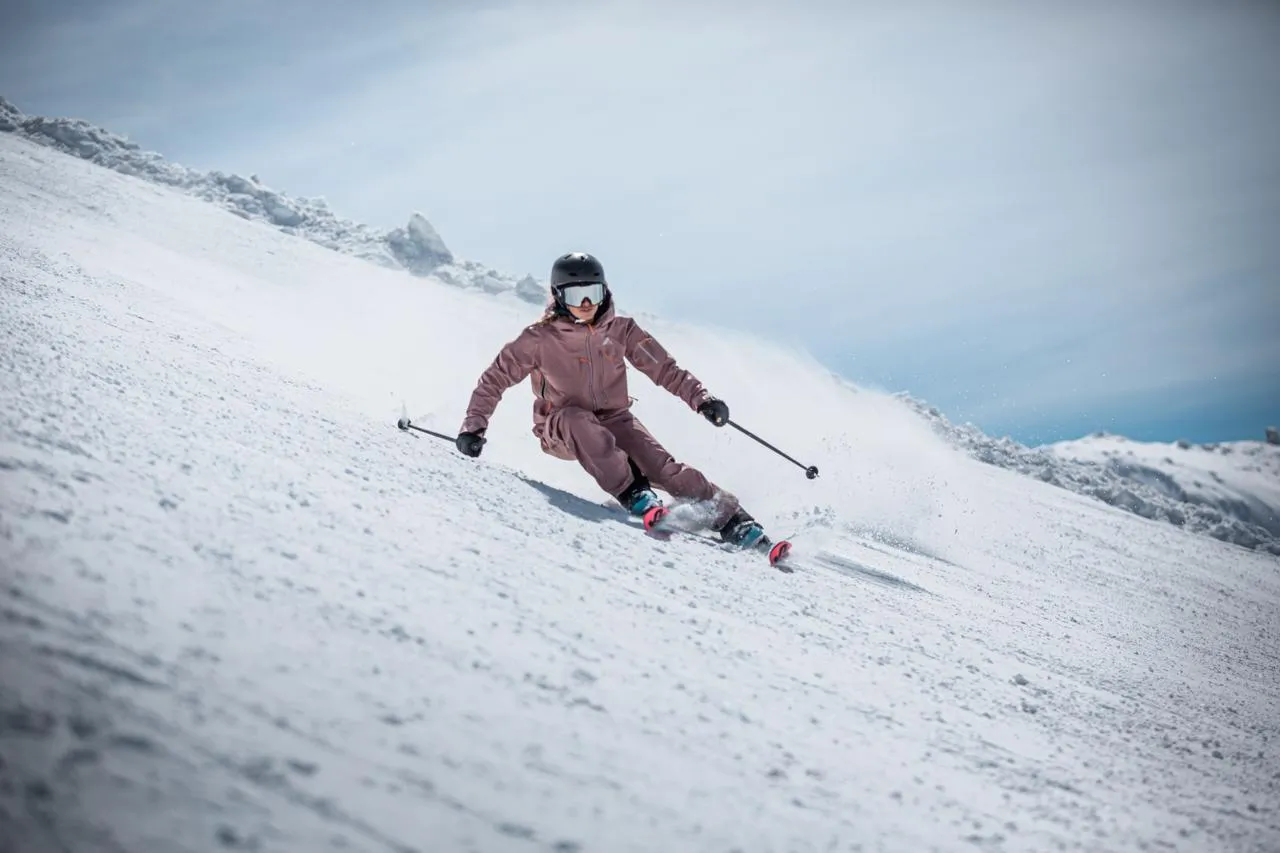 Sierra Nevada activa la pretemporada de esquí con la venta anticipada de forfait con descuentos