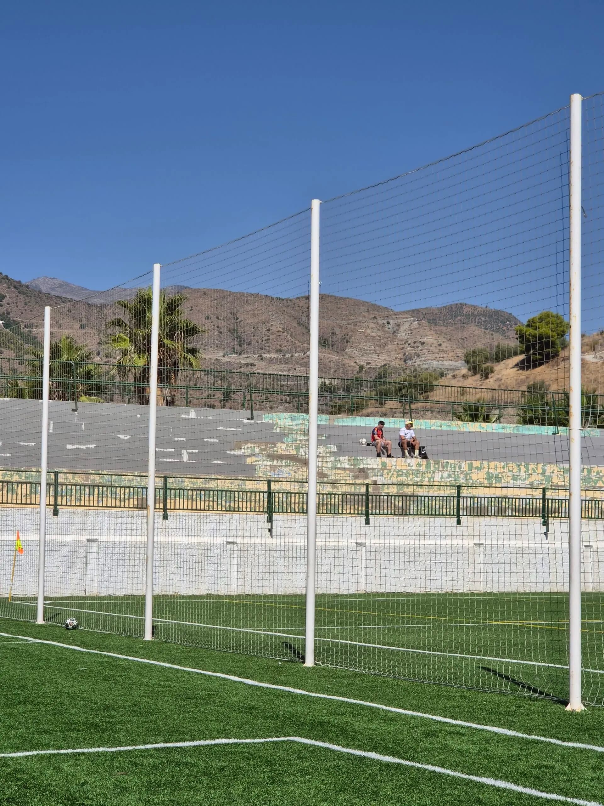 El PSOE denuncia el retraso en las obras de las gradas del estadio de Las Tejas y propone cubrirlas con una techumbre