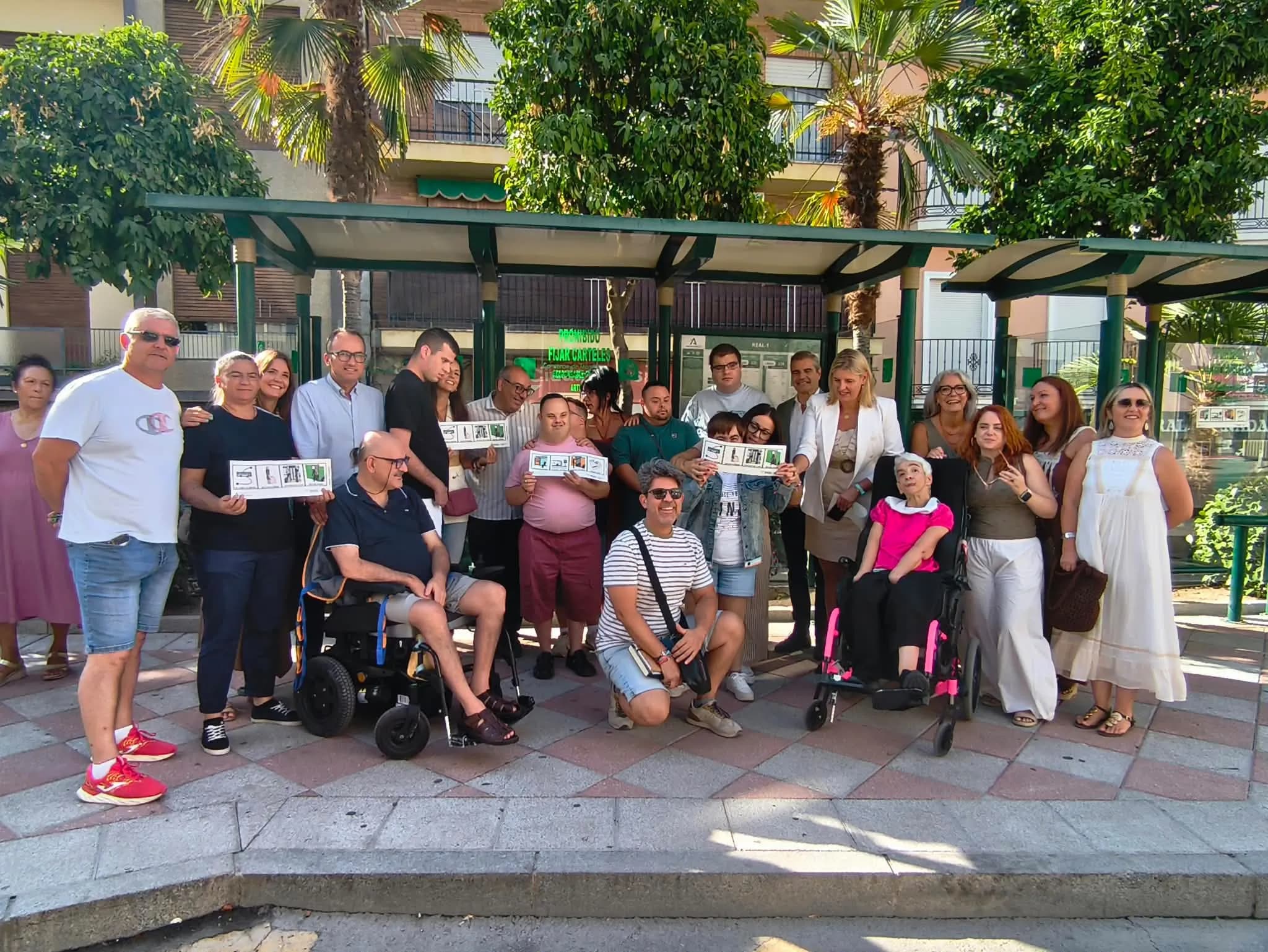 La Junta presenta una campaña para ayudar a las personas con diversidad funcional a usar el transporte público