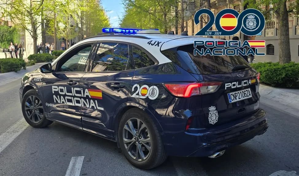 La policía detiene en Granada a una persona por causar daños en un parking público y agredir a un trabajador
