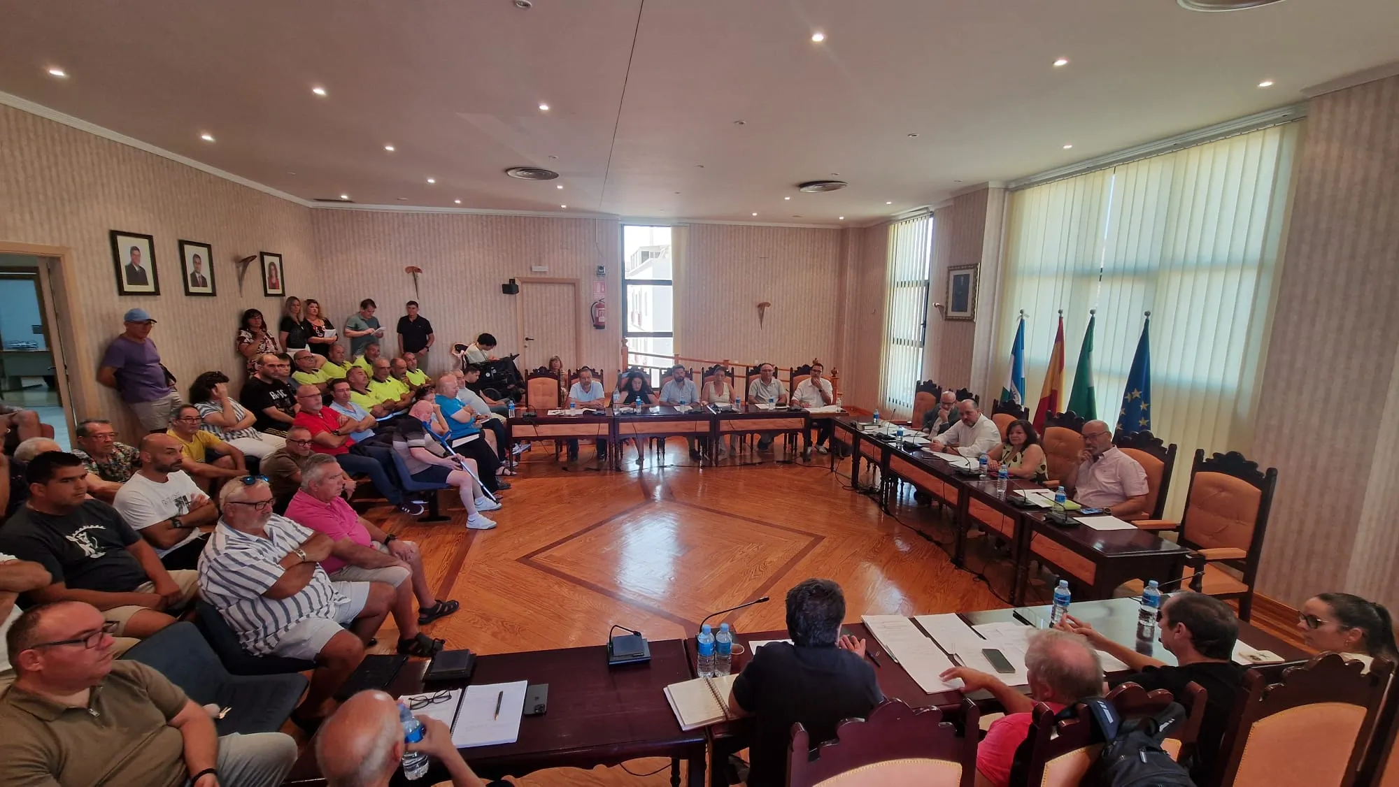 El alcalde de Salobreña anuncia en Pleno Municipal «medidas legales contra el acoso en redes sociales que sufren algunos trabajadores municipales»