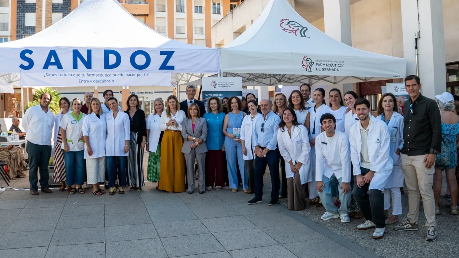 La farmacia sale a la calle para cuidar la salud de los granadinos