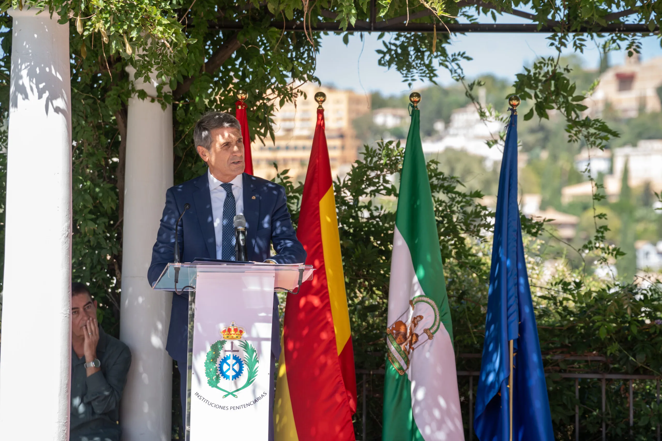 Fernández reconoce “la responsabilidad, la profesionalidad y la entrega a los demás” de los funcionarios de las Instituciones Penitenciarias