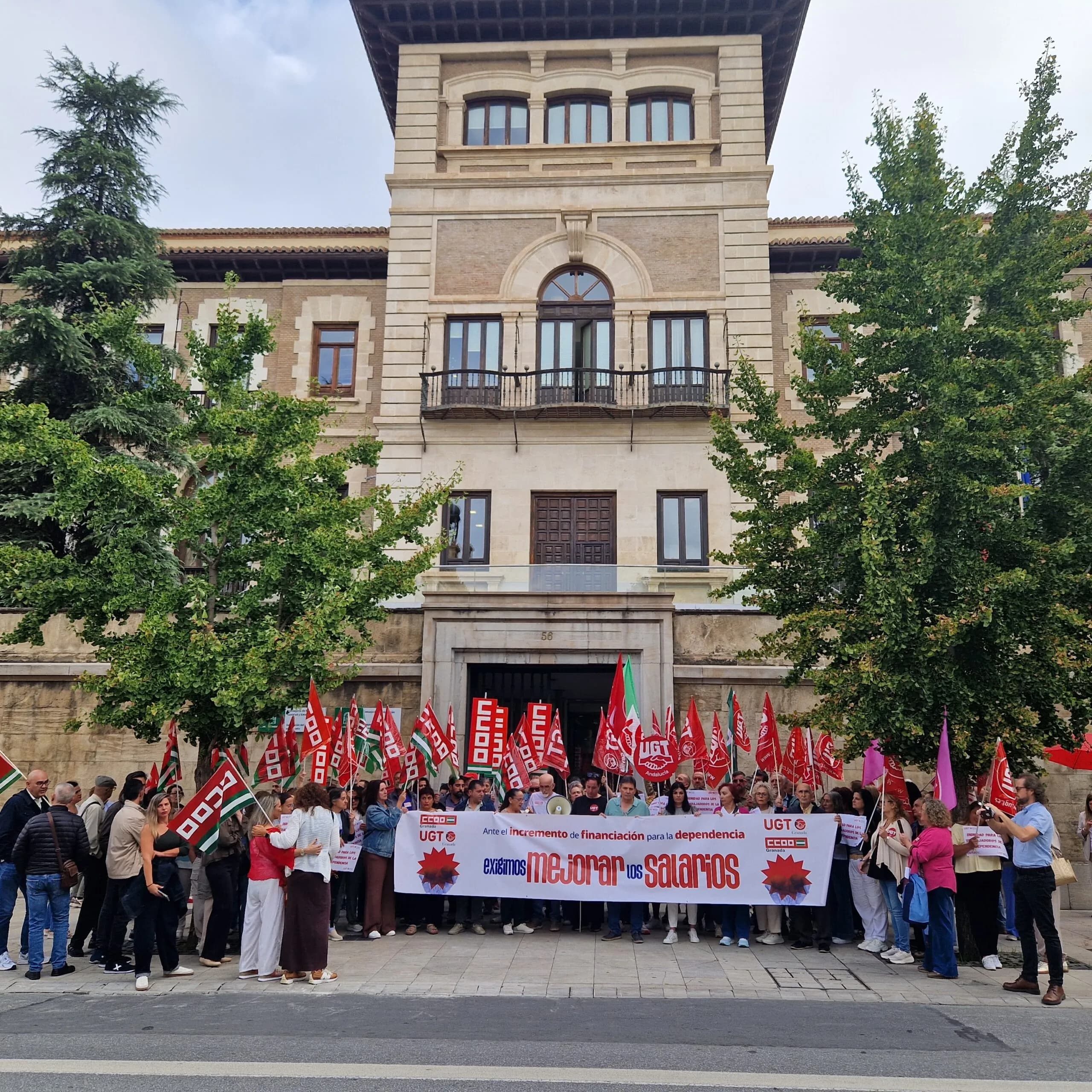 UGT y CCOO exigen que el incremento de la financiación de la Dependencia se traslade a la mejora de las condiciones laborales de las y los profesionales del sector