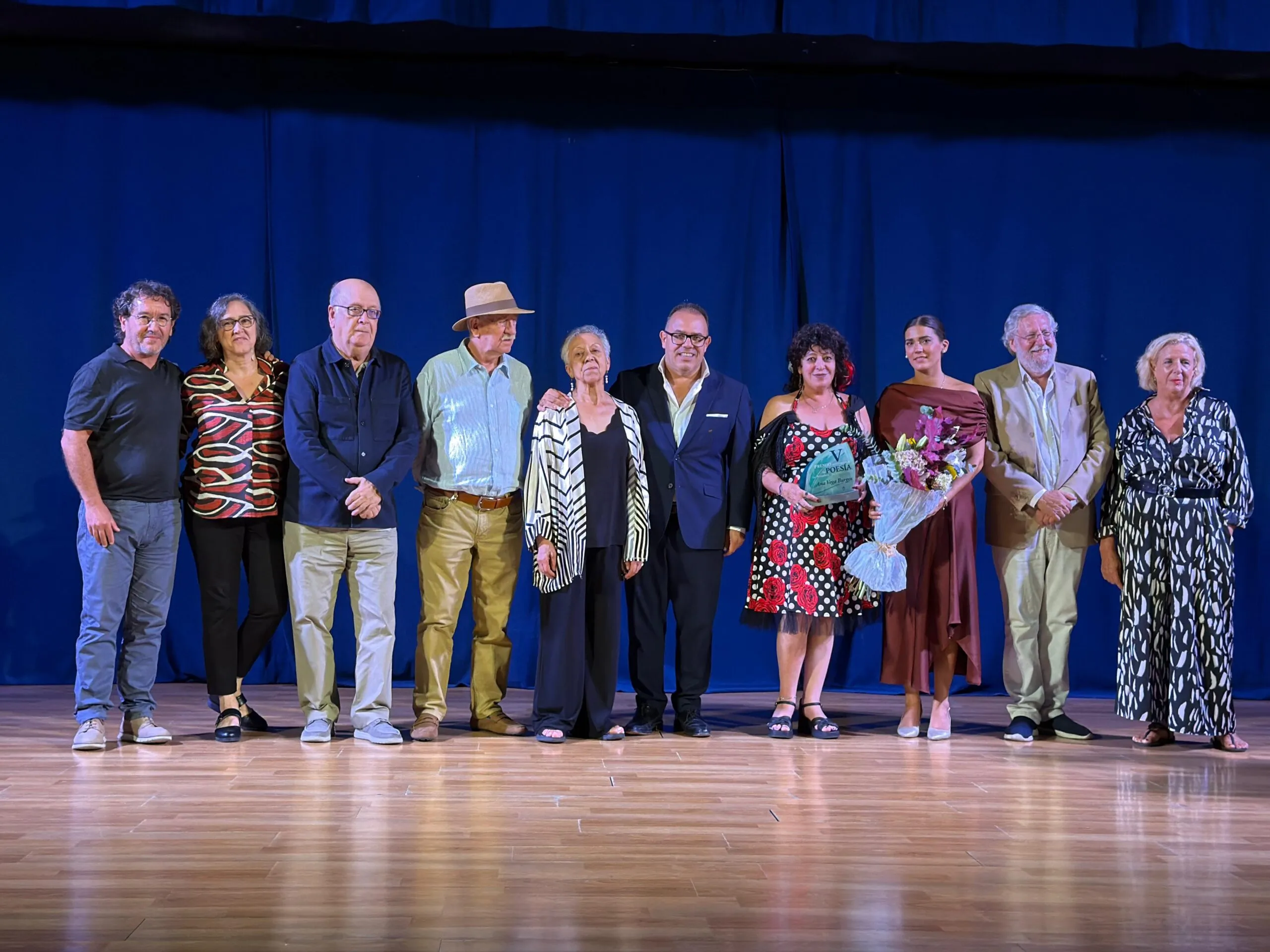 Ana Vega Burgos recibe en La Herradura el V Premio Internacional de Poesía ‘Paulino Álvarez’ por su obra ‘Perseidas’