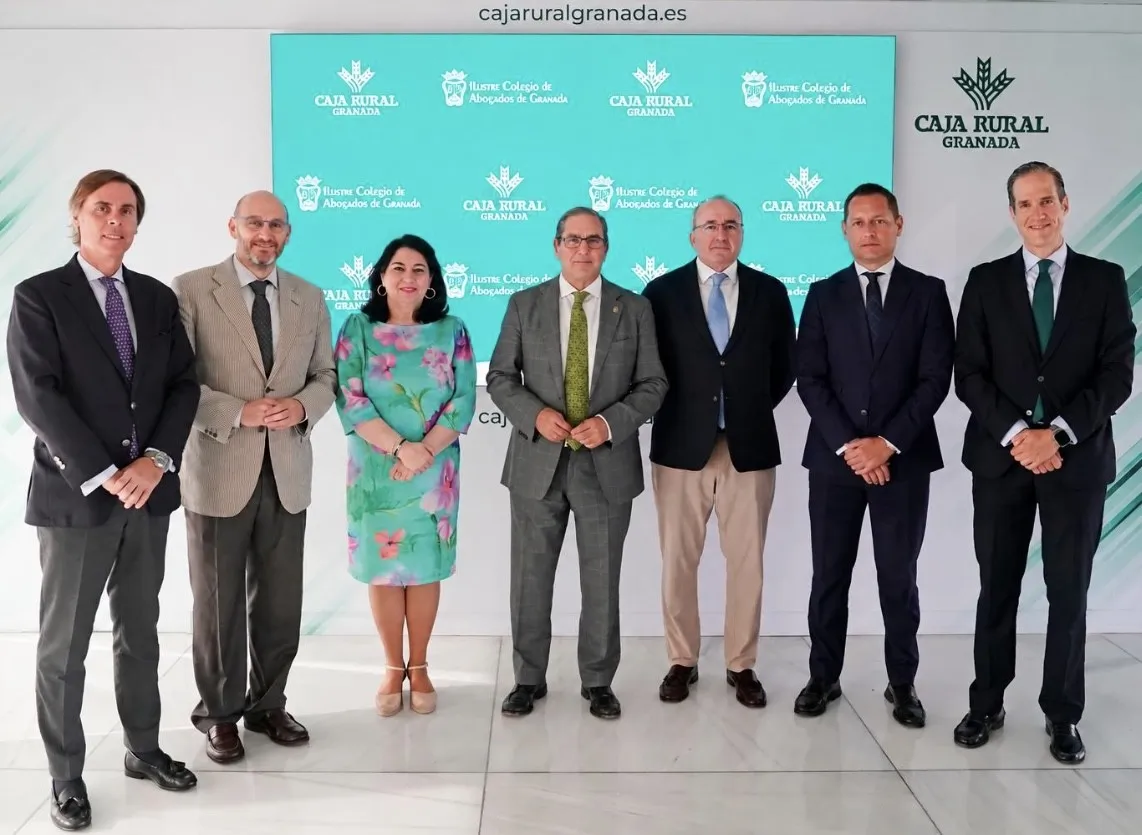 El Colegio de Abogados y Caja Rural Granada amplían las soluciones financieras a disposición del colectivo