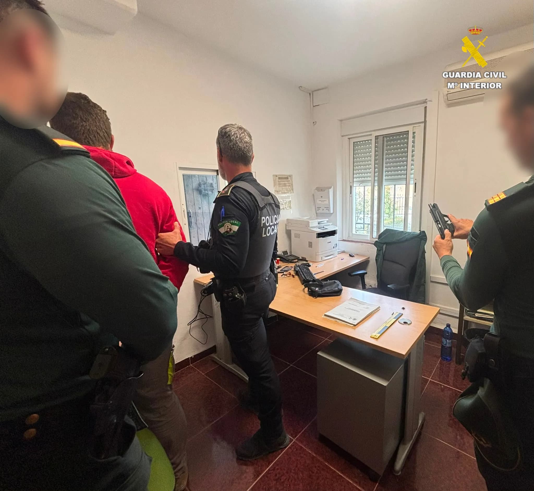 La Guardia Civil detiene a un hombre por amenazar de muerte a otro con una pistola de gas comprimido