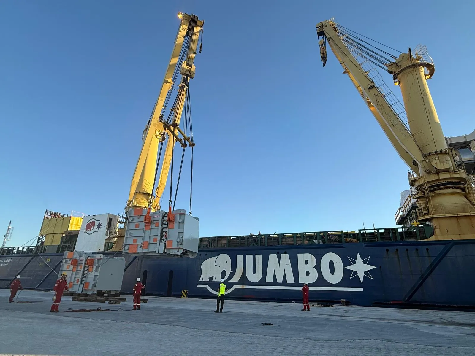 El Puerto de Motril acoge dos operativas de mercancías especiales para la exportación