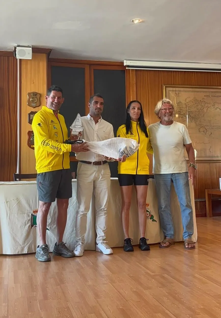 El Real Club Náutico de Motril firma doblete en la Copa de Andalucía de Snipe con victoria de Ángel Ballesteros y Sonia Hidalgo