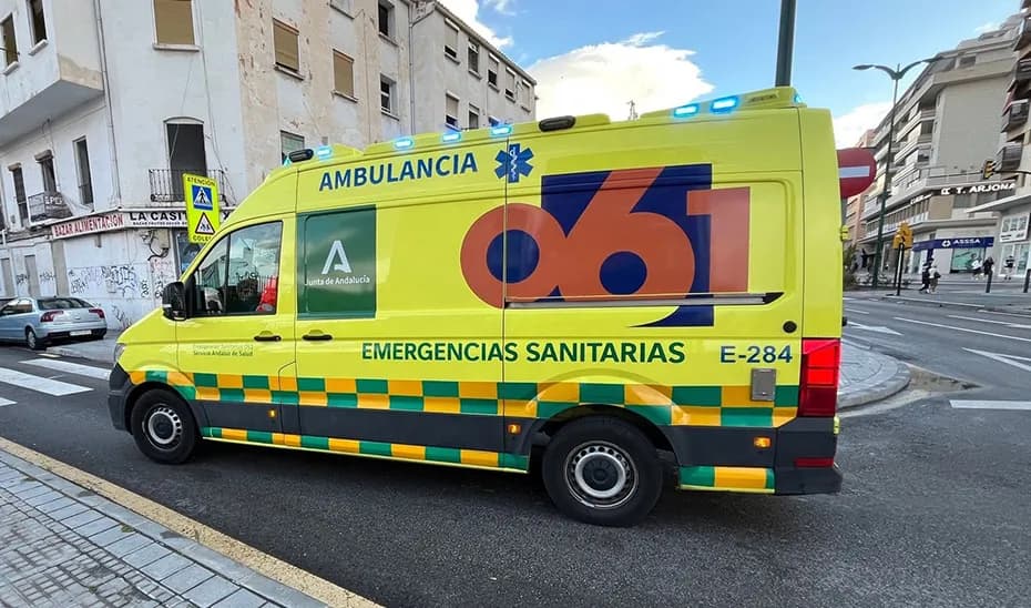Varios heridos en un atropello de una moto a peatones en la calle Ancha de Motril