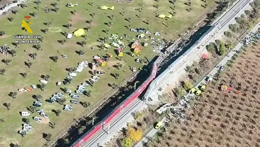 Al menos 30 personas han fallecido en el accidente ferroviario ocurrido cerca de la estación de Urda (Toledo), entre un Ave y un Iryo