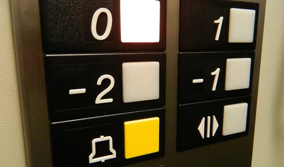 Fallece una mujer de 82 años y cinco personas quedan heridas tras desplomarse un ascensor en una residencia de mayores de Vélez-Málaga