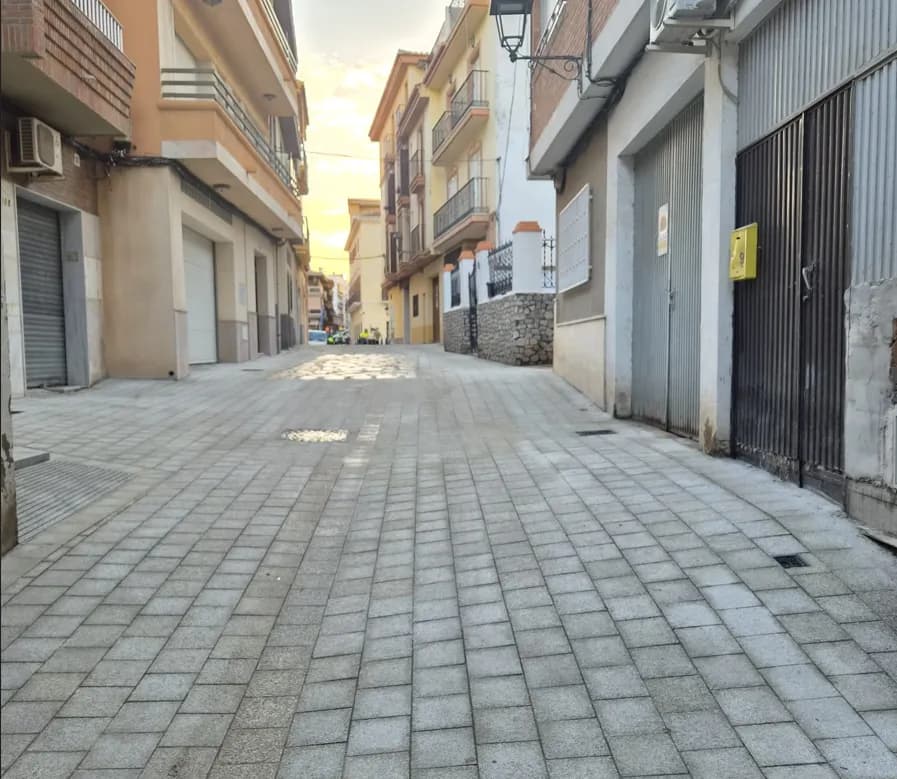 Concluyen las obras de renovación de redes y mejora urbana en calle Puerta Granada y plaza de España de Motril