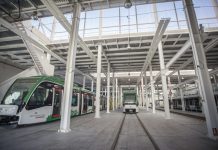 Metro de Granada se ofrece como transporte «puntual y seguro» a la comunidad universitaria
