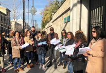 Ampas de la provincia entregan más de 4.000 firmas a la Delegación de Educación en apoyo contra la supresión de sus colegios rurales