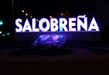 Salobreña se tiñe de morado ante el asesinato de Mónica y su hija de 3 años en Esplugues de Llobregat