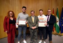 Cuatro deportistas de alto nivel de Salobreña reciben un reconocimiento y una beca para potenciar su carrera