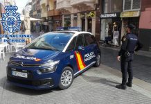 Detendio un varón sorprendido por el propietario mientras forzaba presuntamente la persiana de una panadería con un destornillador