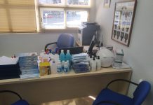 Los comercios chinos sexitanos donan material de protección a la Policía Local