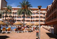 Hasta final de semana no concluirán las tareas de “repatriación de turistas nórdicos y de otros países” alojados en Almuñécar